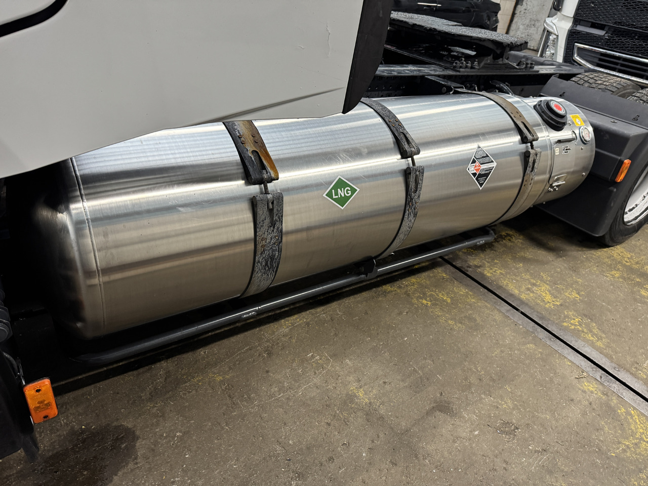 IVECO STRALIS HI-WAY S-WAY - Bränsletank: bild 2 IVECO STRALIS HI-WAY S-WAY - Bränsletank: bild 2