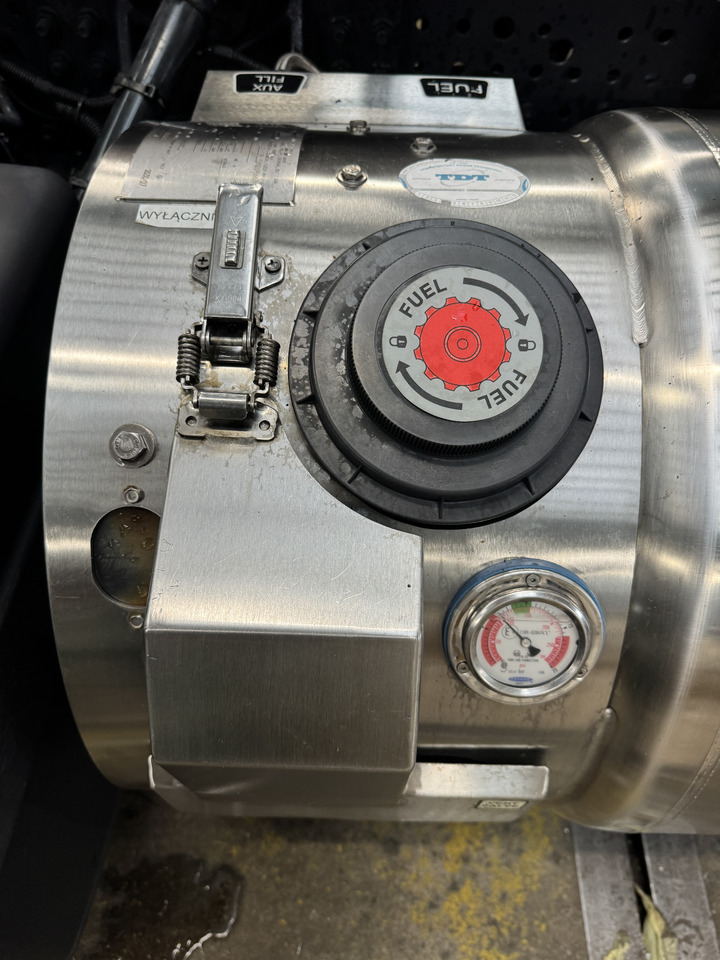 IVECO STRALIS HI-WAY S-WAY - Bränsletank: bild 3 IVECO STRALIS HI-WAY S-WAY - Bränsletank: bild 3