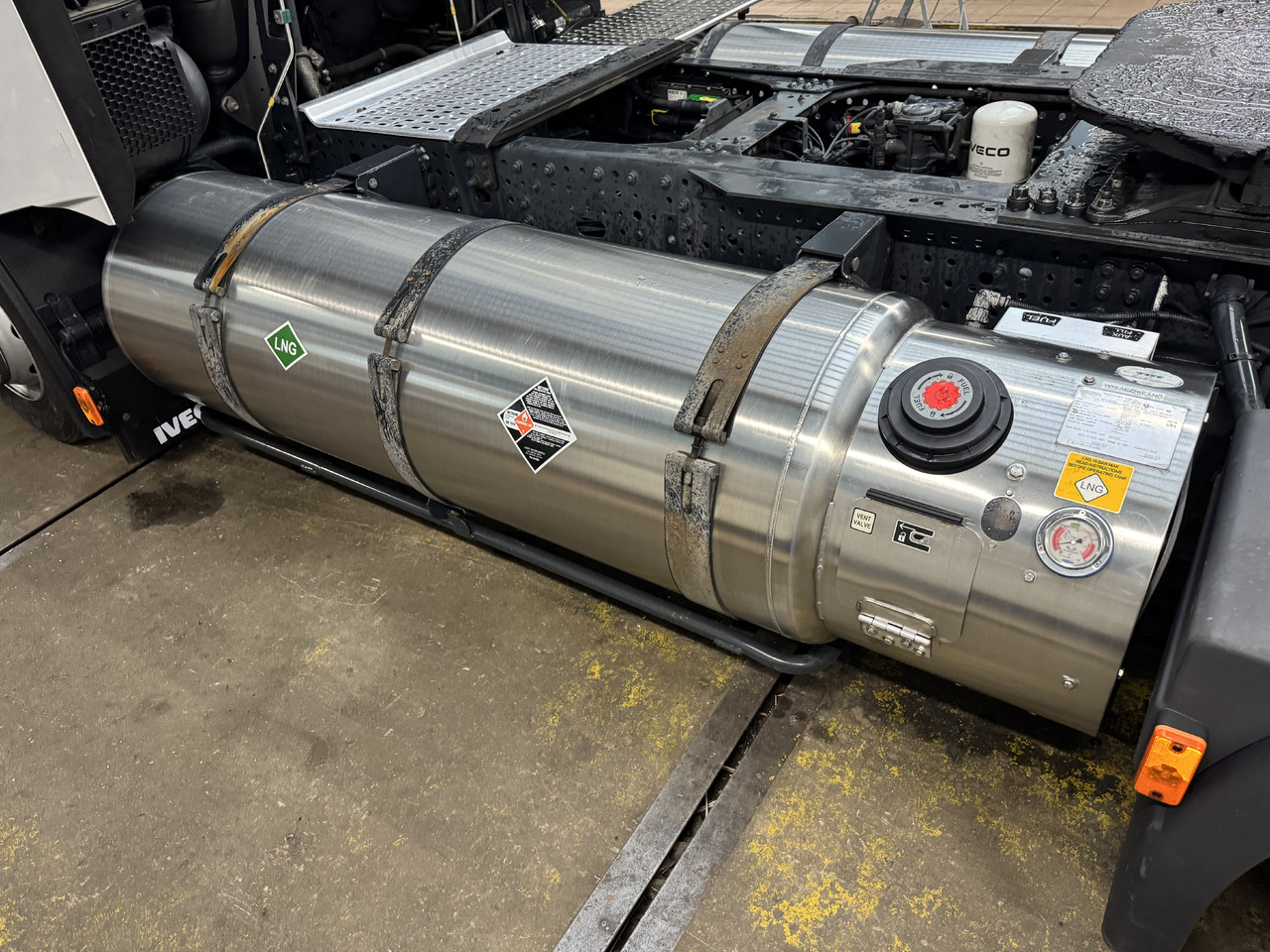 IVECO STRALIS HI-WAY S-WAY - Bränsletank: bild 1 IVECO STRALIS HI-WAY S-WAY - Bränsletank: bild 1