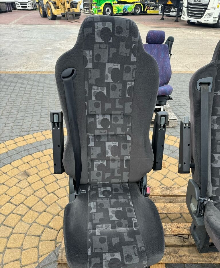 Mercedes-Benz ACTROS MP 2 MP 3 AXOR truck - Säte för Lastbil: bild 1 Mercedes-Benz ACTROS MP 2 MP 3 AXOR truck - Säte för Lastbil: bild 1