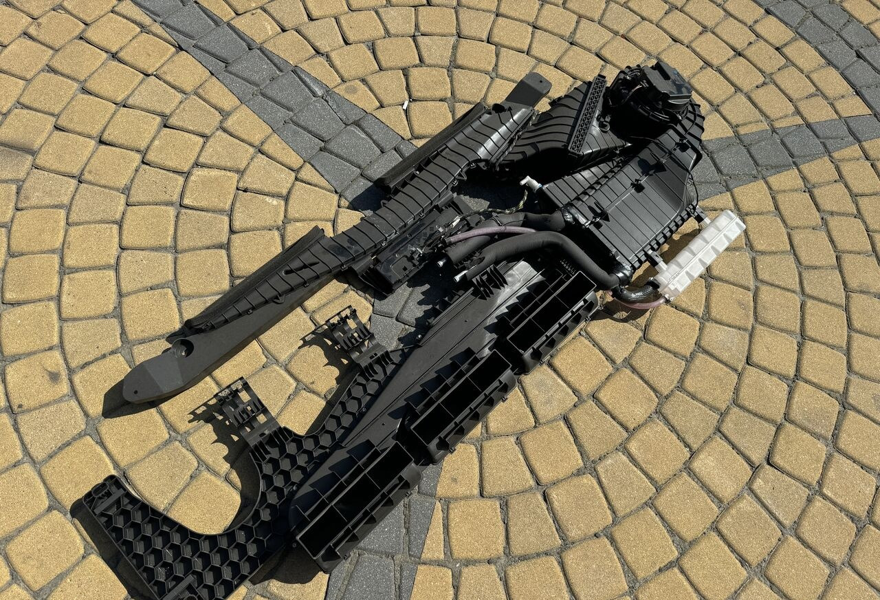 Mercedes-Benz ACTROS MP 4 truck - A/C reservdel för Lastbil: bild 2 Mercedes-Benz ACTROS MP 4 truck - A/C reservdel för Lastbil: bild 2