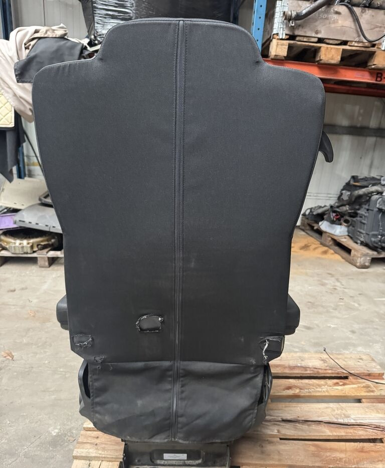 Mercedes-Benz Actros MP 4 Antos Arocs truck - Säte för Lastbil: bild 2 Mercedes-Benz Actros MP 4 Antos Arocs truck - Säte för Lastbil: bild 2