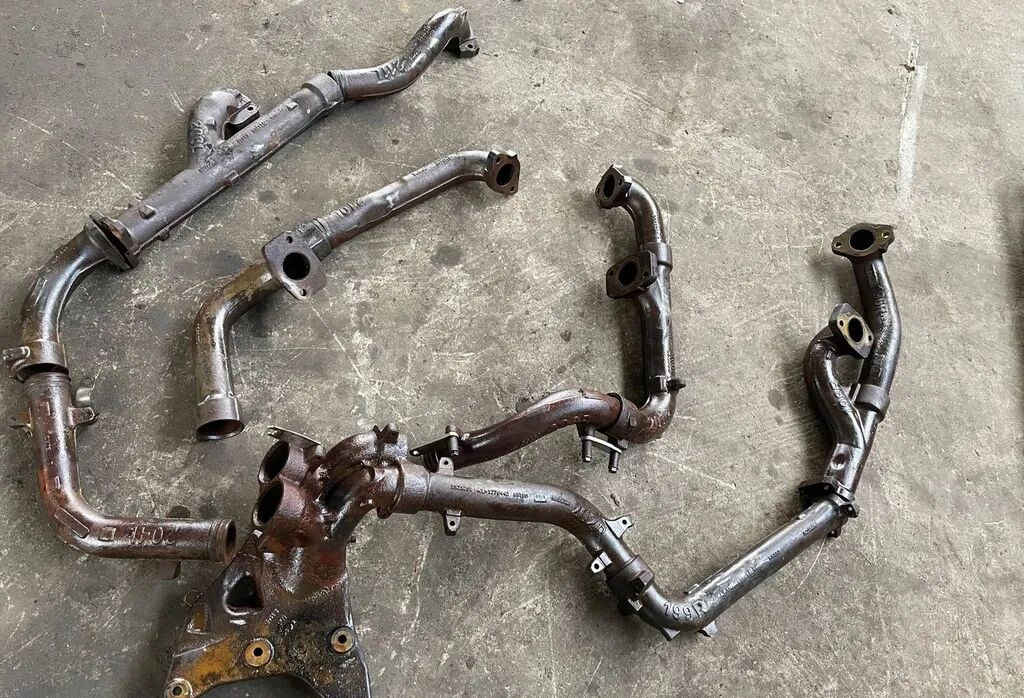 Scania R 730 V8 1906965 Scania R 730 V8 1906965 truck - Avgasgrenrör för Lastbil: bild 1 Scania R 730 V8 1906965 Scania R 730 V8 1906965 truck - Avgasgrenrör för Lastbil: bild 1