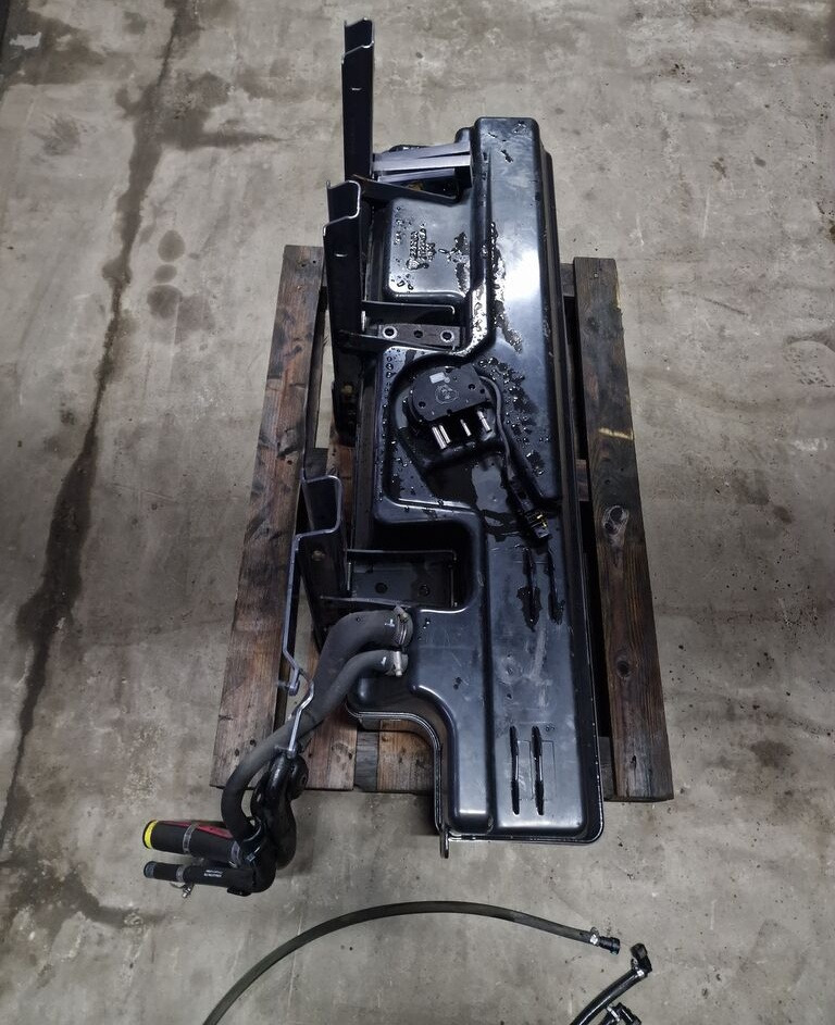 Scania Zbiornik kompletny Smok Ssak AdBlue R Euro6 2173142 2140808 Scania Zbiornik kompletny Smok Ssak AdBlue Scania R Euro6 2173142 2140808 truck - AdBlue tank för Lastbil: bild 3 Scania Zbiornik kompletny Smok Ssak AdBlue R Euro6 2173142 2140808 Scania Zbiornik kompletny Smok Ssak AdBlue Scania R Euro6 2173142 2140808 truck - AdBlue tank för Lastbil: bild 3