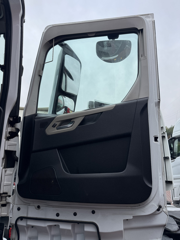 Ford F-Max 500 - Dörr och reservdelar: bild 2 Ford F-Max 500 - Dörr och reservdelar: bild 2