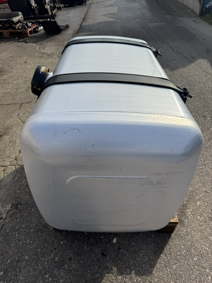 Ford F-Max - Bränsletank: bild 3 Ford F-Max - Bränsletank: bild 3