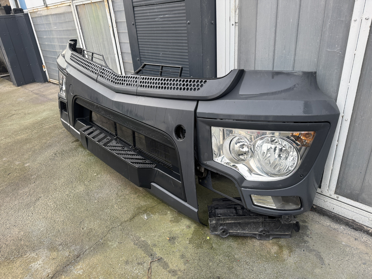 Mercedes-Benz Antos - Stötfångare för Lastbil: bild 4 Mercedes-Benz Antos - Stötfångare för Lastbil: bild 4