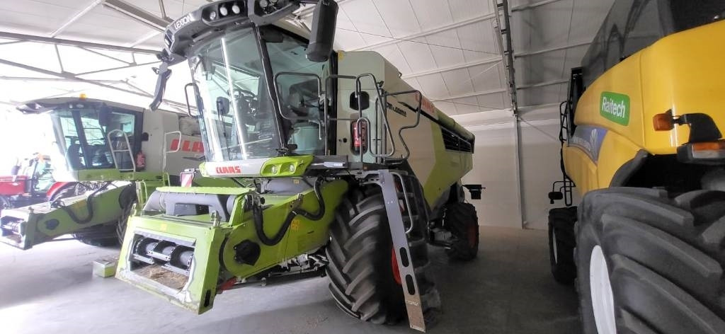 Claas Lexion 7500 + V930 - Skördetröska: bild 2 Claas Lexion 7500 + V930 - Skördetröska: bild 2