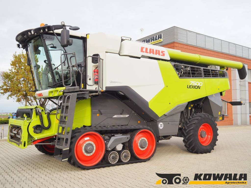 Claas Lexion 7500TT GPS + V930 - Skördetröska: bild 1 Claas Lexion 7500TT GPS + V930 - Skördetröska: bild 1