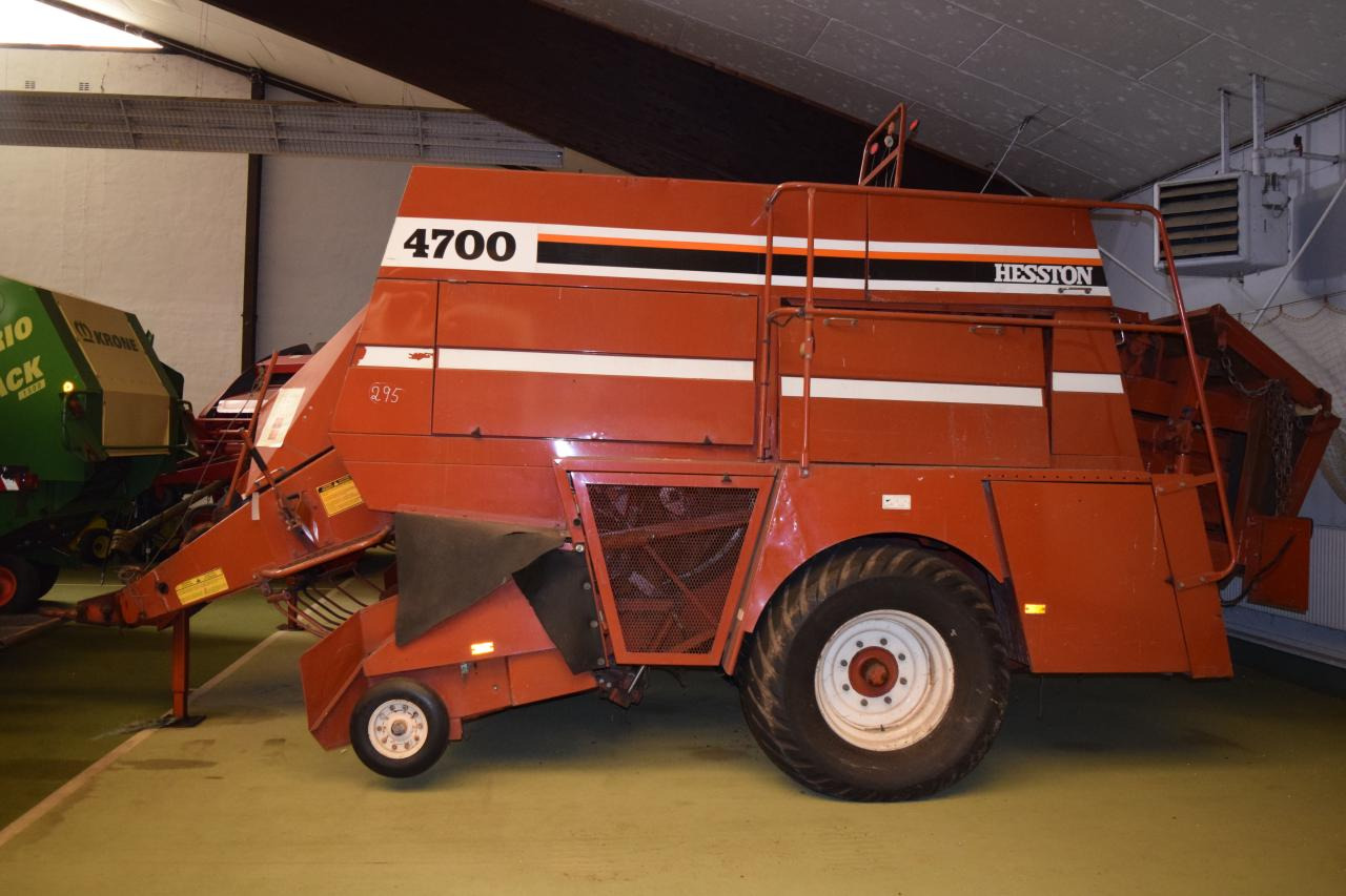Fiat Hesston 4700 - Fyrkantspress: bild 1 Fiat Hesston 4700 - Fyrkantspress: bild 1