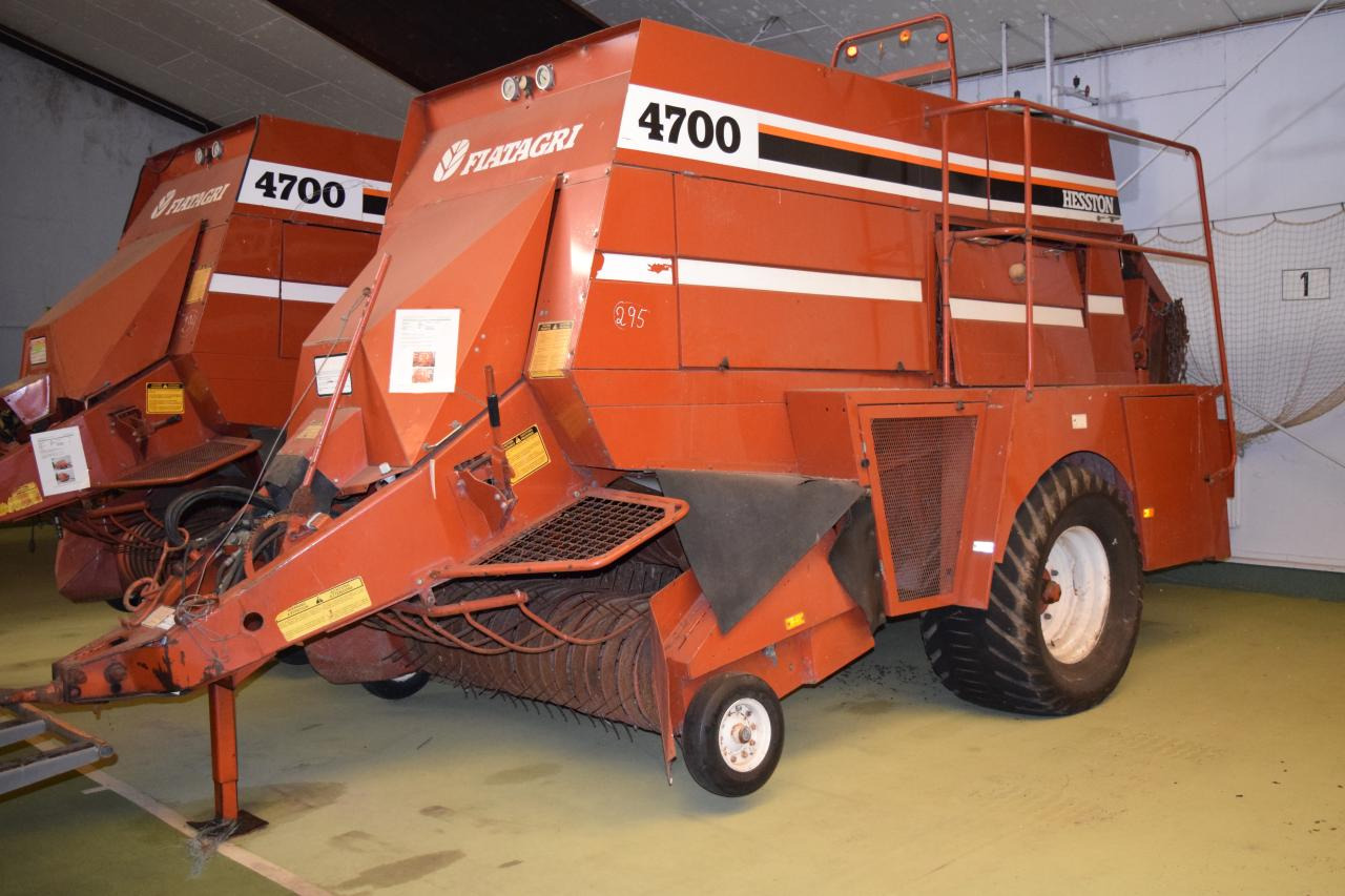 Fiat Hesston 4700 - Fyrkantspress: bild 2 Fiat Hesston 4700 - Fyrkantspress: bild 2