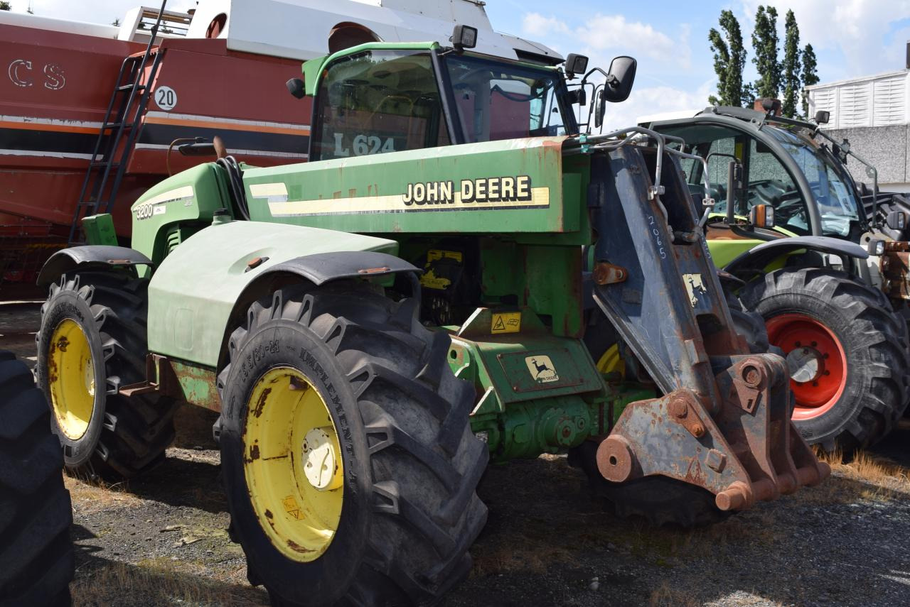 John Deere 3200 - Teleskoplastar: bild 1 John Deere 3200 - Teleskoplastar: bild 1
