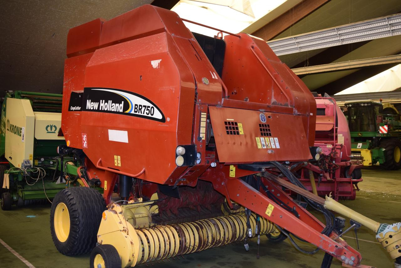 New Holland BR 750 CropCutter - Rundbalspress: bild 2 New Holland BR 750 CropCutter - Rundbalspress: bild 2