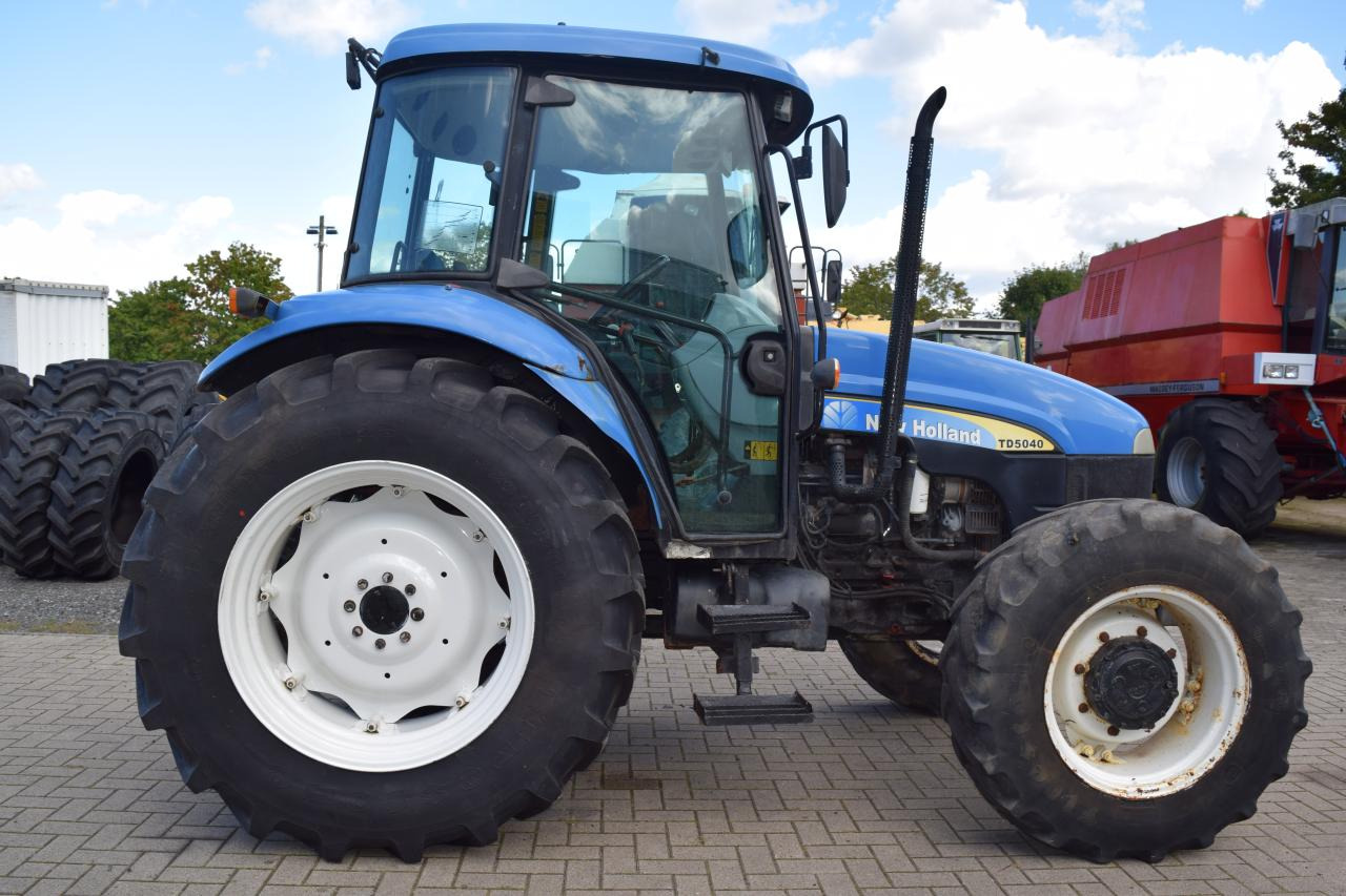 New Holland TD 5040 - Traktor: bild 2 New Holland TD 5040 - Traktor: bild 2