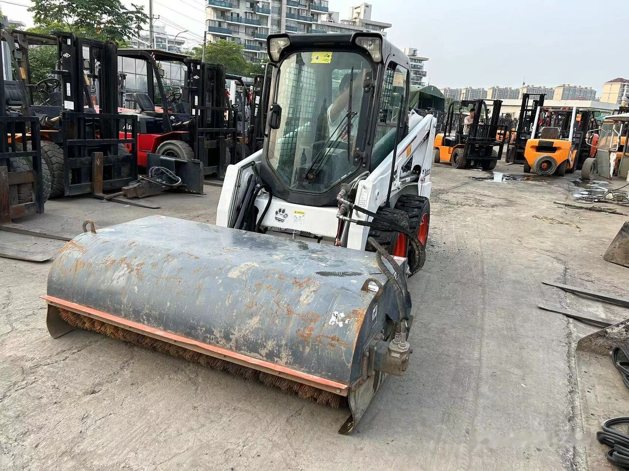 Bobcat S450 - Kompaktlastare/ Slirstyrda lastare: bild 5 Bobcat S450 - Kompaktlastare/ Slirstyrda lastare: bild 5