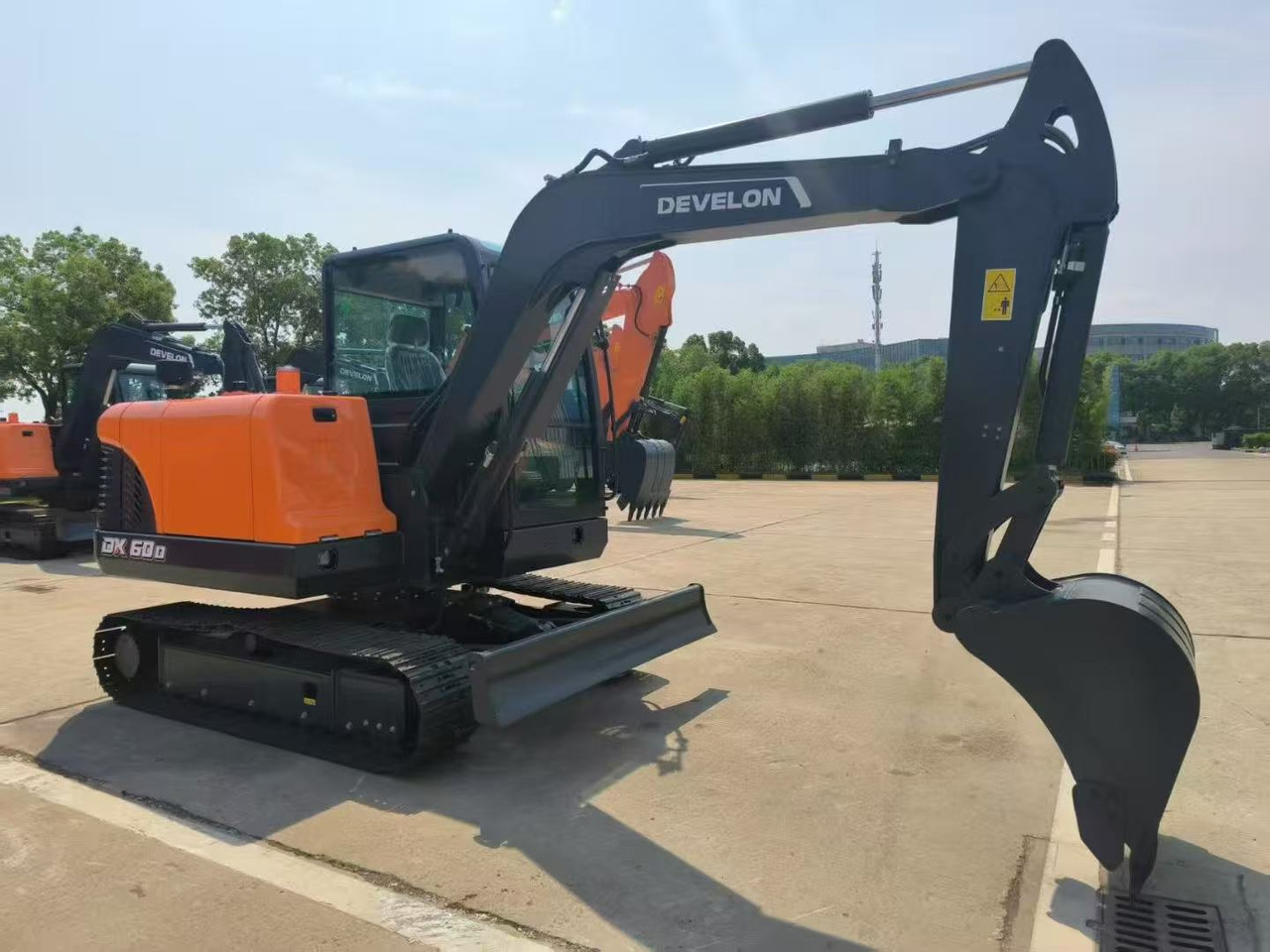 DOOSAN DX60D - Minigrävmaskin: bild 1 DOOSAN DX60D - Minigrävmaskin: bild 1
