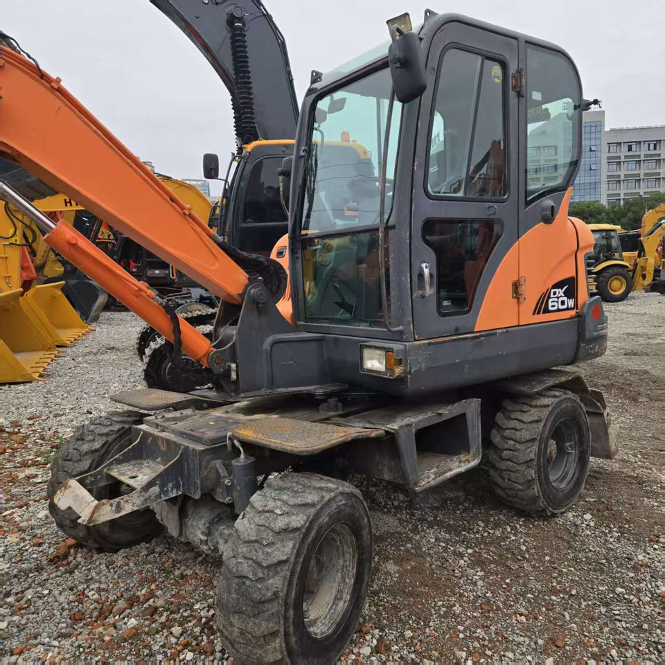 DOOSAN DX60W - Grävmaskin på däck: bild 3 DOOSAN DX60W - Grävmaskin på däck: bild 3