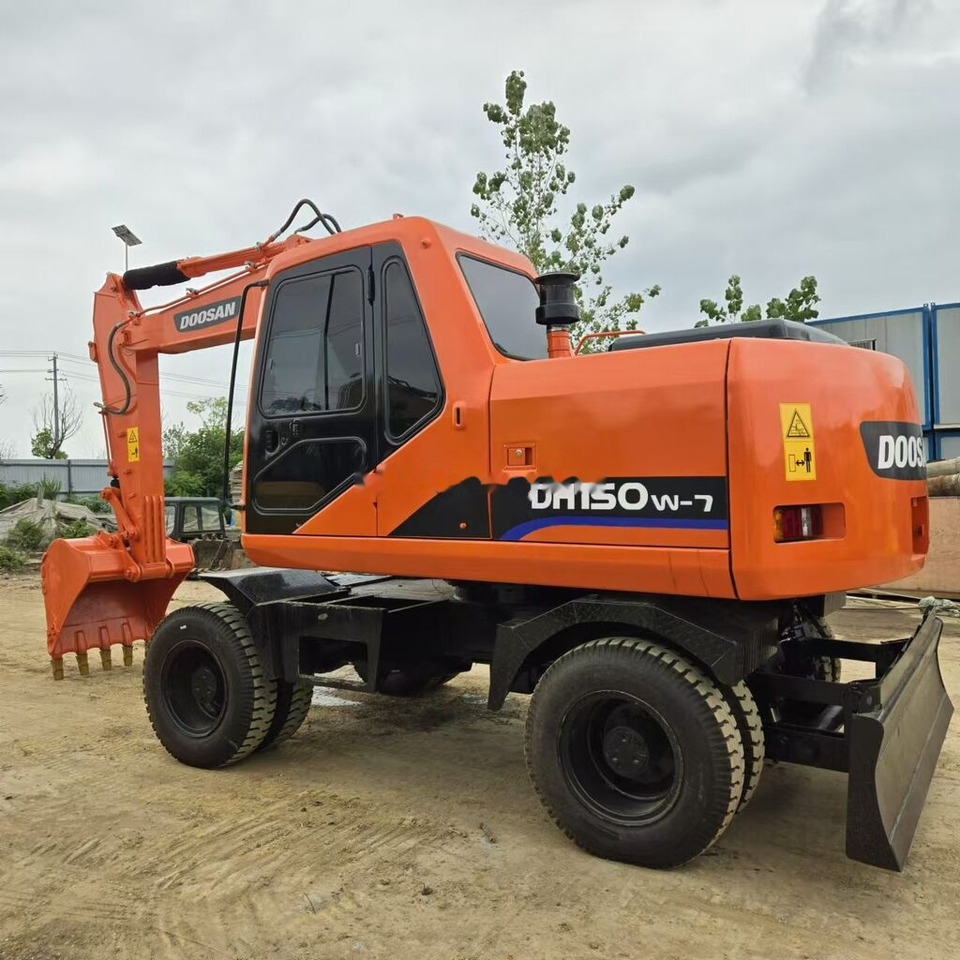 Doosan DH150W - Grävmaskin på däck: bild 2 Doosan DH150W - Grävmaskin på däck: bild 2