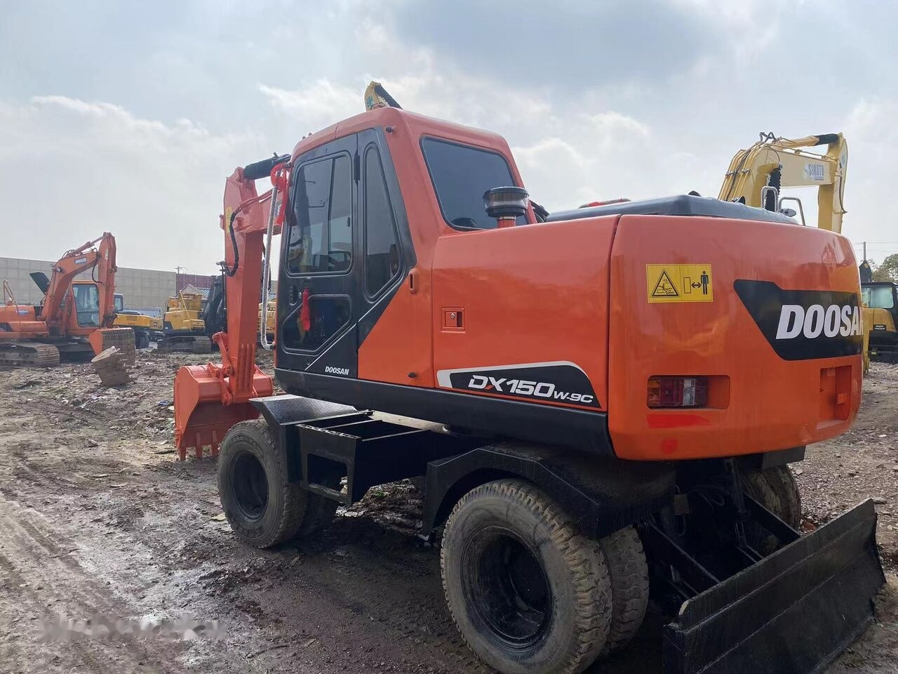 Doosan DX150W - Grävmaskin på däck: bild 4 Doosan DX150W - Grävmaskin på däck: bild 4
