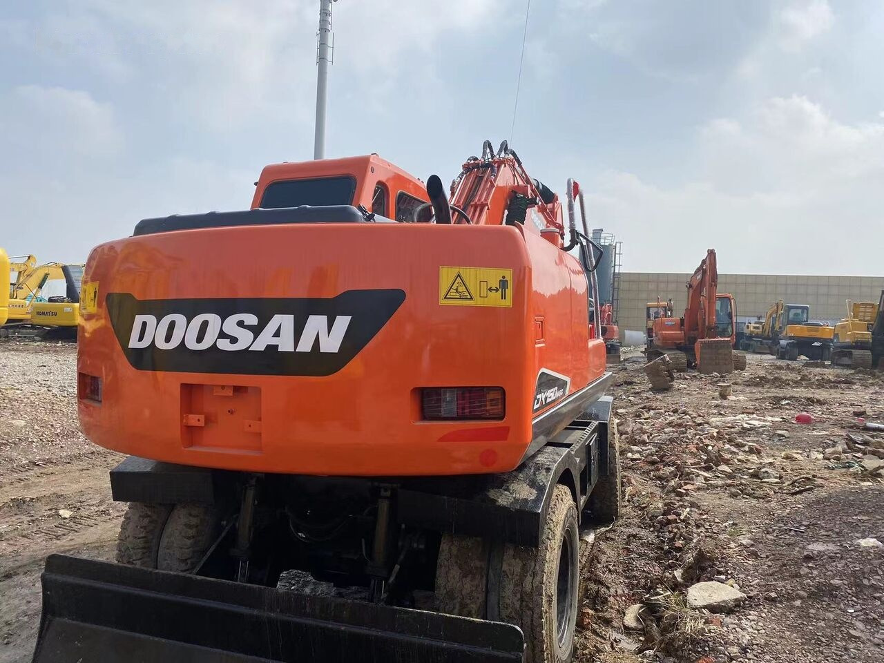 Doosan DX150W - Grävmaskin på däck: bild 3 Doosan DX150W - Grävmaskin på däck: bild 3