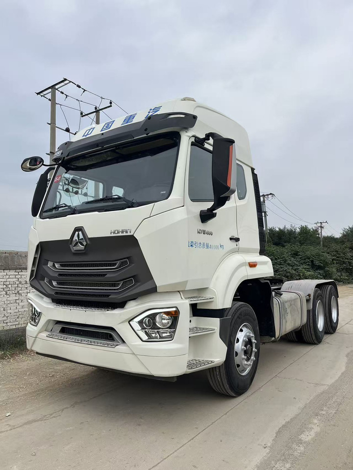 SINOTRUK HOHAN tractor - Dragbil: bild 1 SINOTRUK HOHAN tractor - Dragbil: bild 1