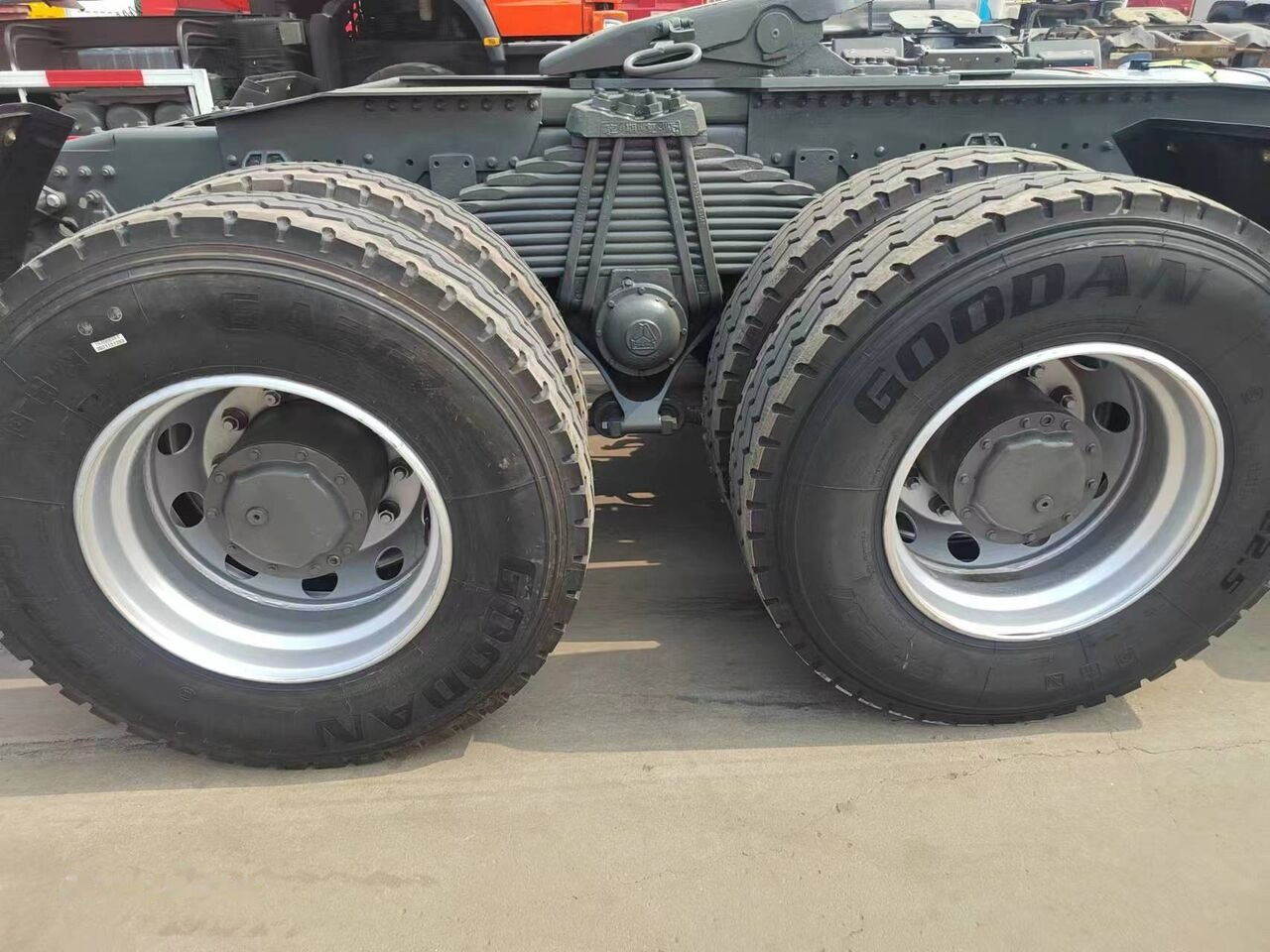 Sinotruk Howo 420 - Dragbil: bild 2 Sinotruk Howo 420 - Dragbil: bild 2