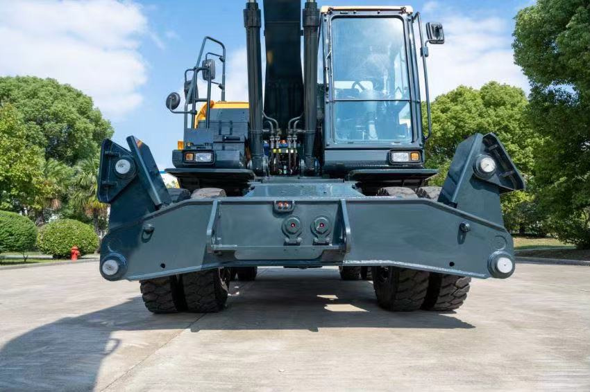 HYUNDAI HW210 - Grävmaskin på däck: bild 4 HYUNDAI HW210 - Grävmaskin på däck: bild 4