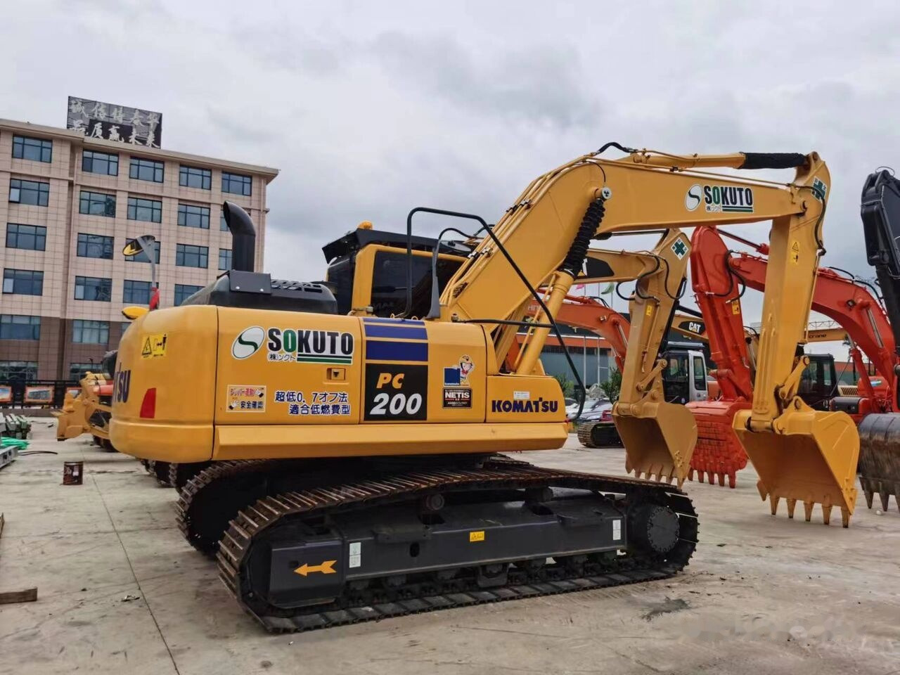 Komatsu PC200-8 - Bandgrävare: bild 1 Komatsu PC200-8 - Bandgrävare: bild 1