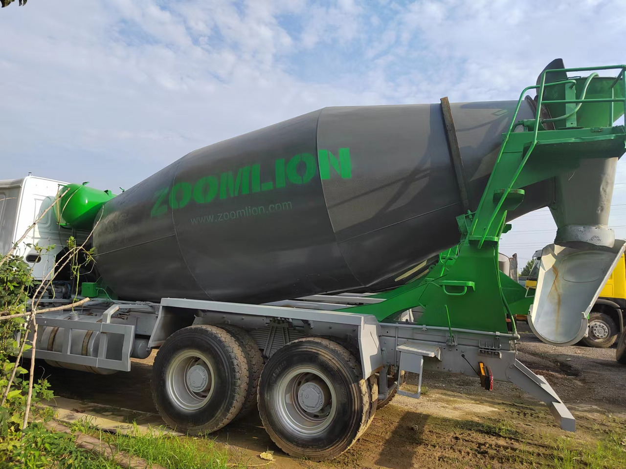 SINOTRUK HOWO Concrete Mixer Truck - Lastbil: bild 2 SINOTRUK HOWO Concrete Mixer Truck - Lastbil: bild 2