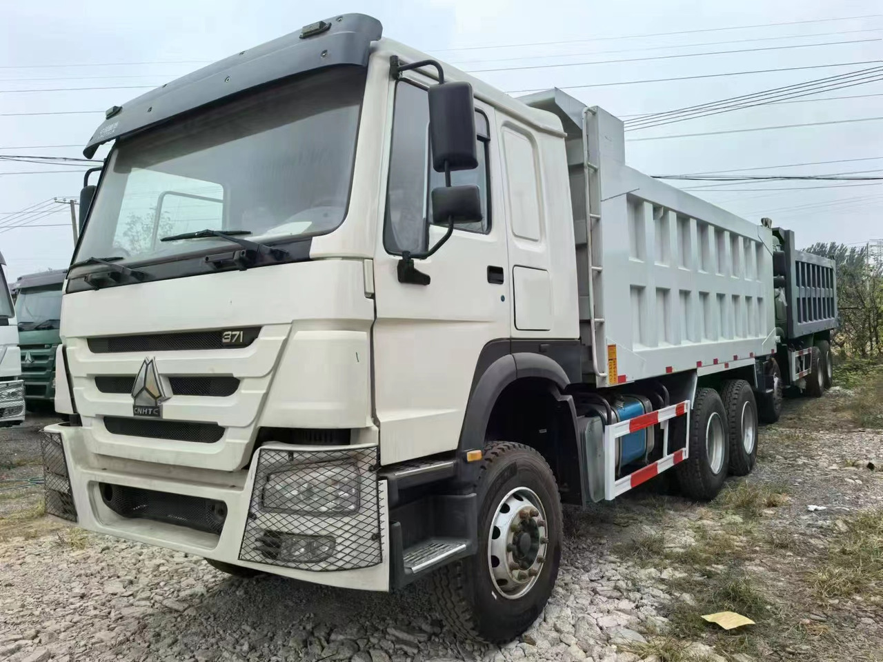 SINOTRUK HOWO 6x4 - Kylbil lastbil: bild 1 SINOTRUK HOWO 6x4 - Kylbil lastbil: bild 1