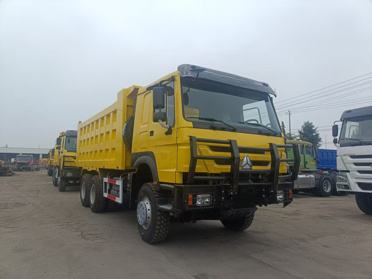 SINOTRUK HOWO 6x4 - Tippbil lastbil: bild 1 SINOTRUK HOWO 6x4 - Tippbil lastbil: bild 1