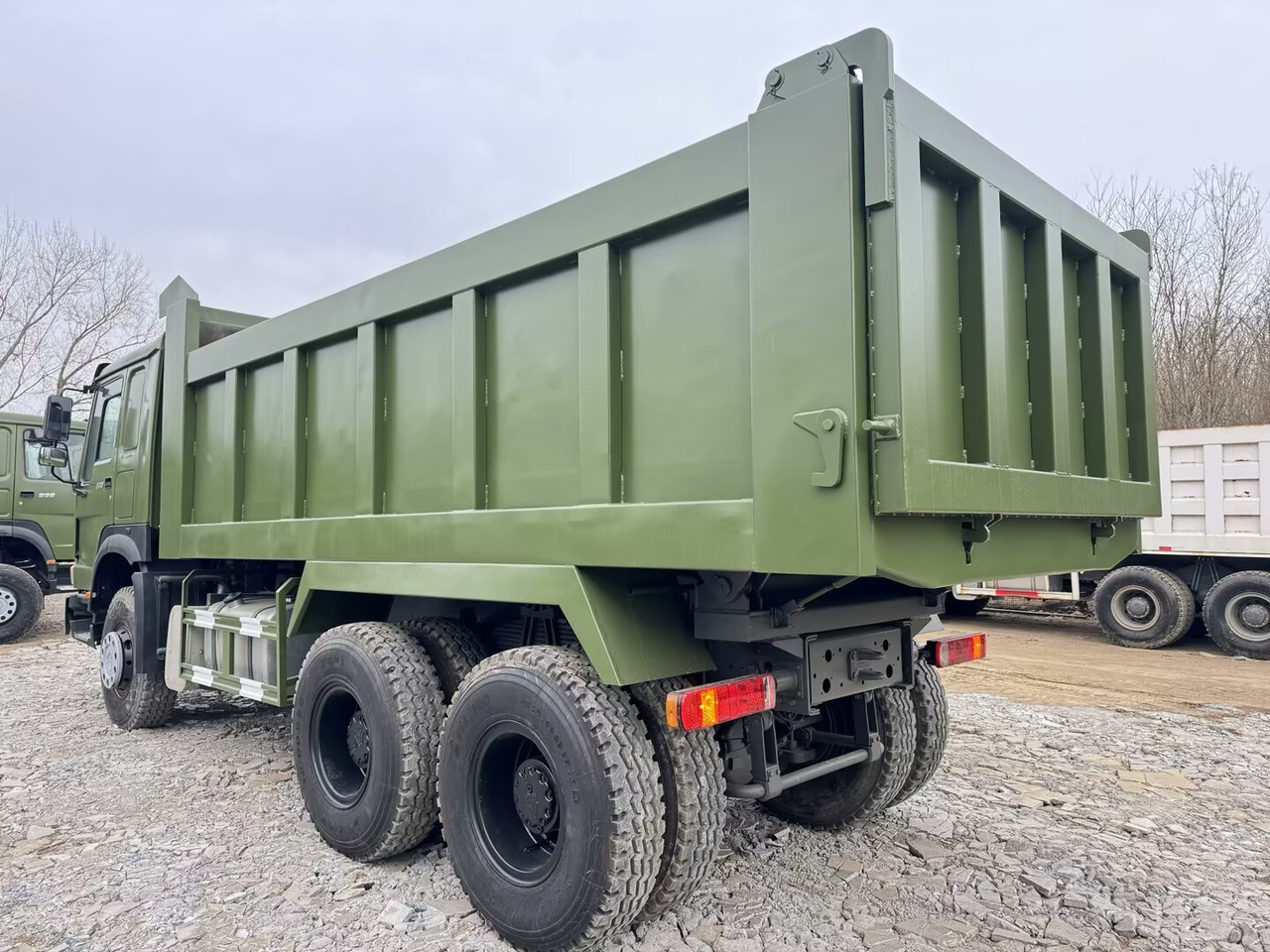 SINOTRUK HOWO 6x4 - Tippbil lastbil: bild 2 SINOTRUK HOWO 6x4 - Tippbil lastbil: bild 2