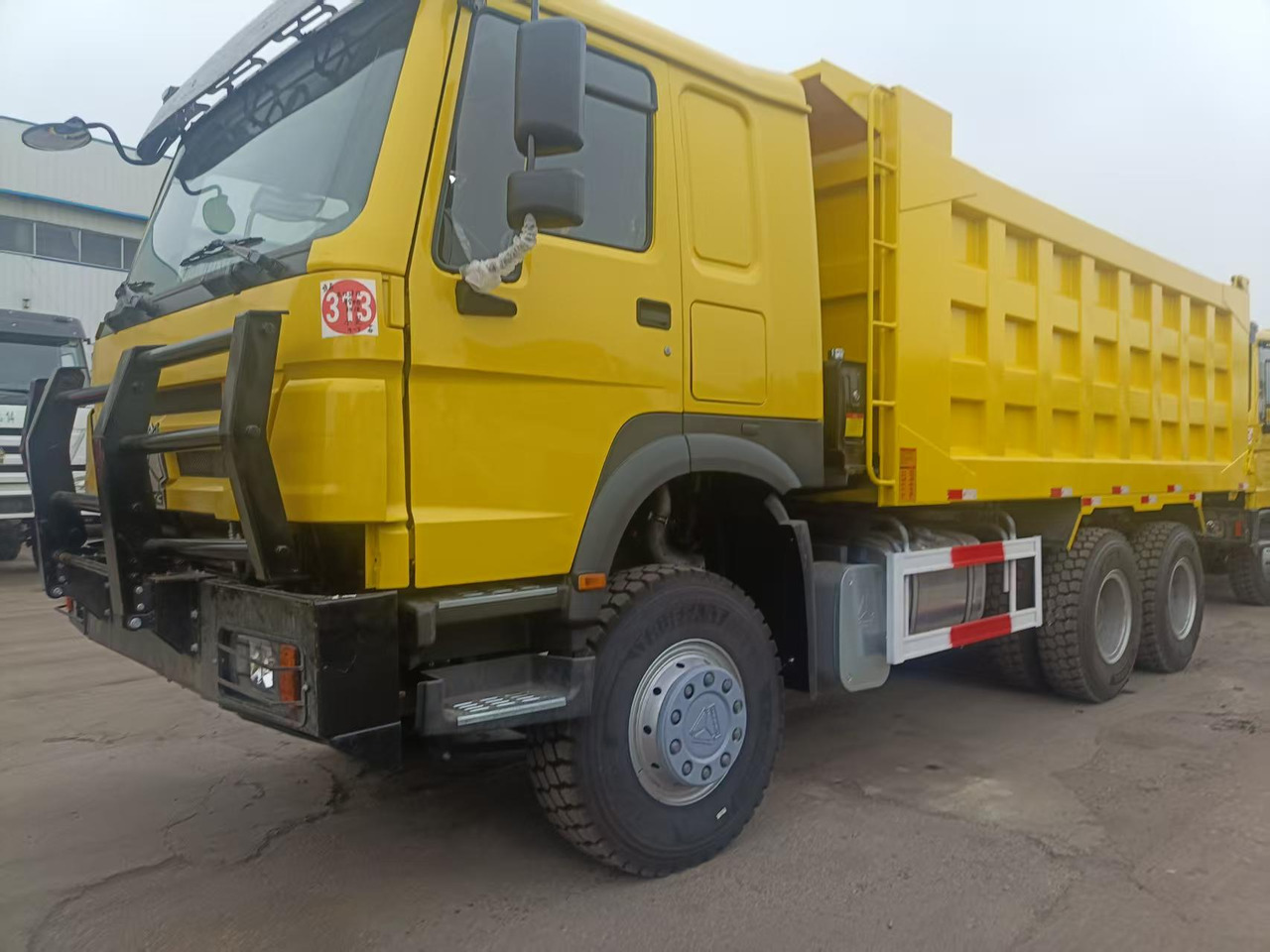 SINOTRUK HOWO - Tippbil lastbil: bild 2 SINOTRUK HOWO - Tippbil lastbil: bild 2