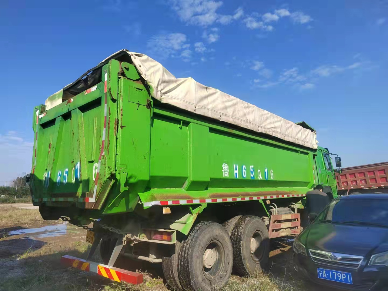 SINOTRUK HOWO - Lastbil med skåp: bild 1 SINOTRUK HOWO - Lastbil med skåp: bild 1