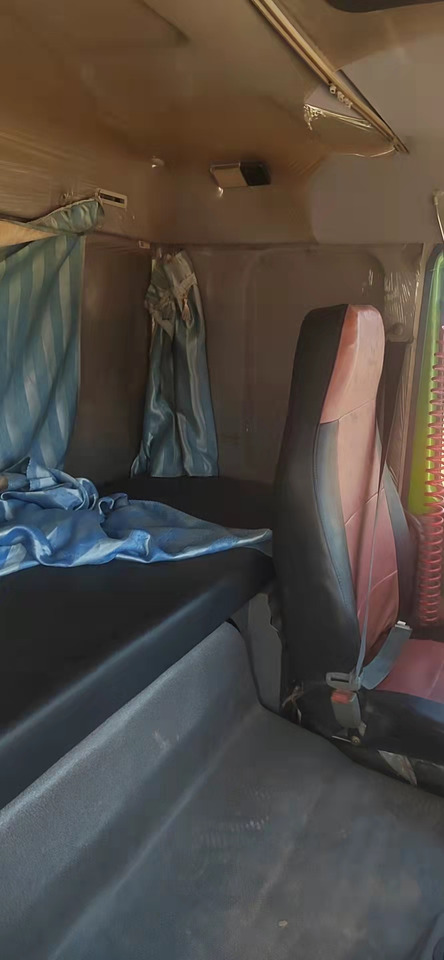 SINOTRUK HOWO - Lastbil med skåp: bild 3 SINOTRUK HOWO - Lastbil med skåp: bild 3