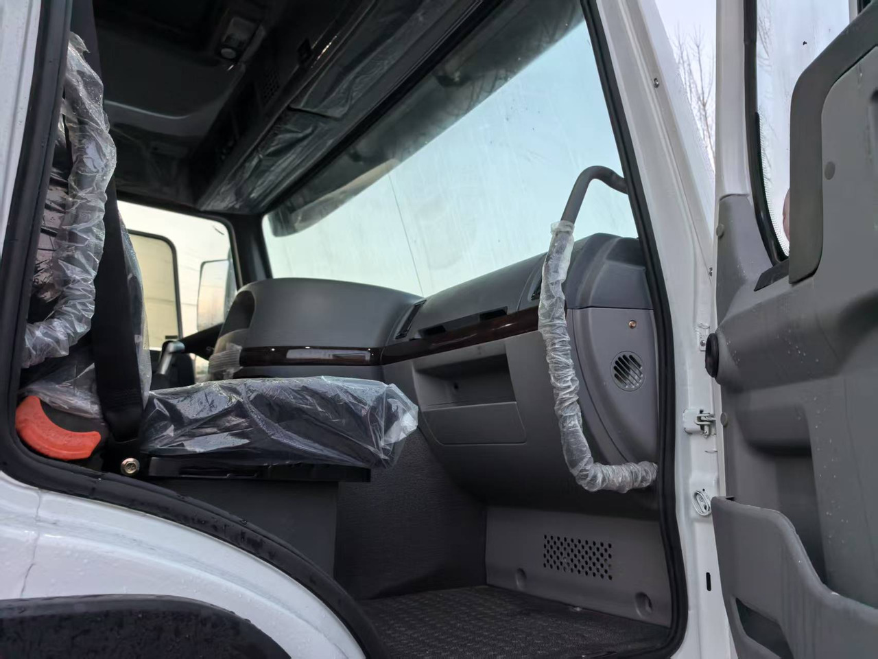 SINOTRUK Howo 6*4 - Tippbil lastbil: bild 3 SINOTRUK Howo 6*4 - Tippbil lastbil: bild 3