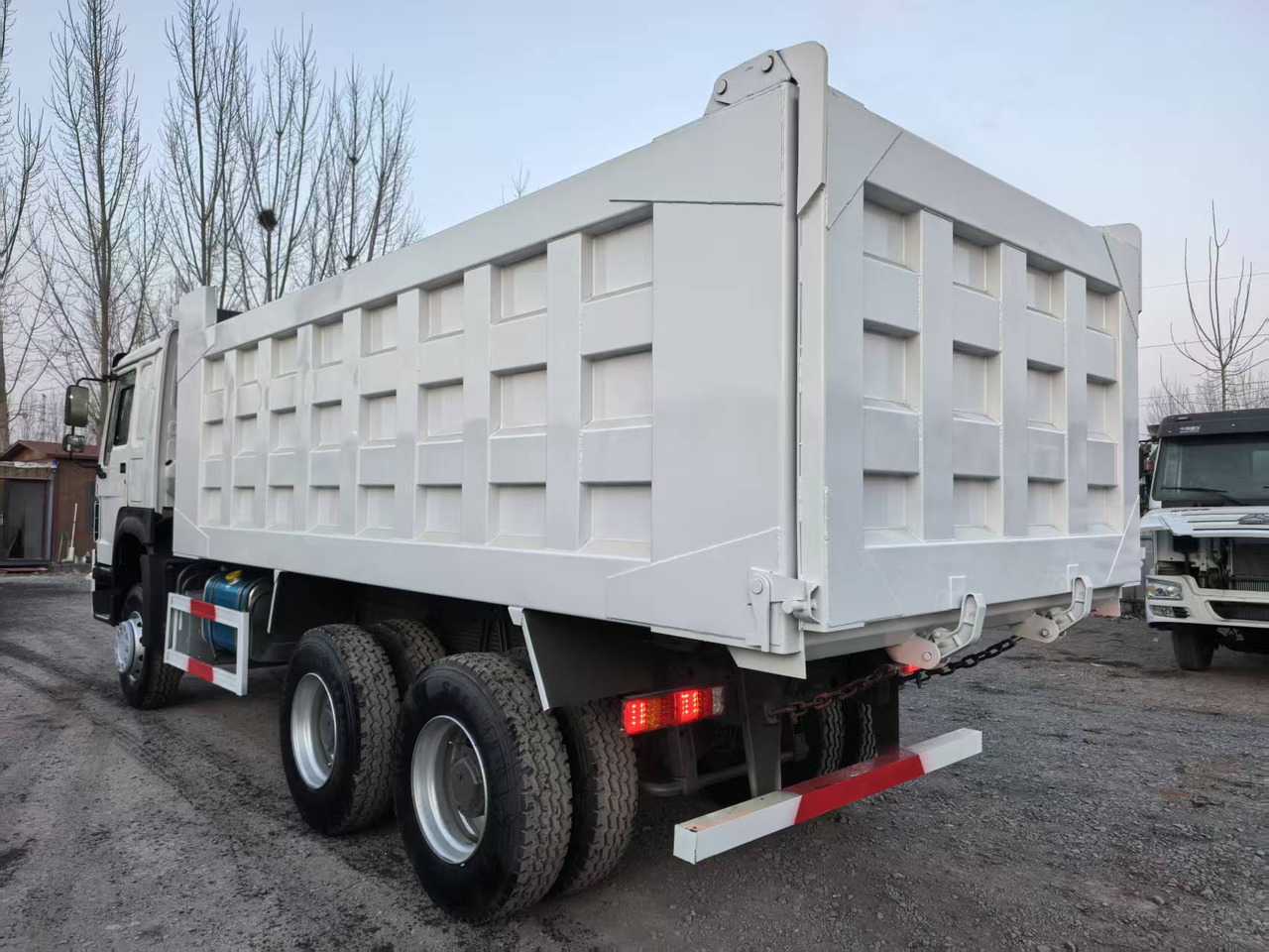 SINOTRUK Howo 6*4 - Tippbil lastbil: bild 5 SINOTRUK Howo 6*4 - Tippbil lastbil: bild 5