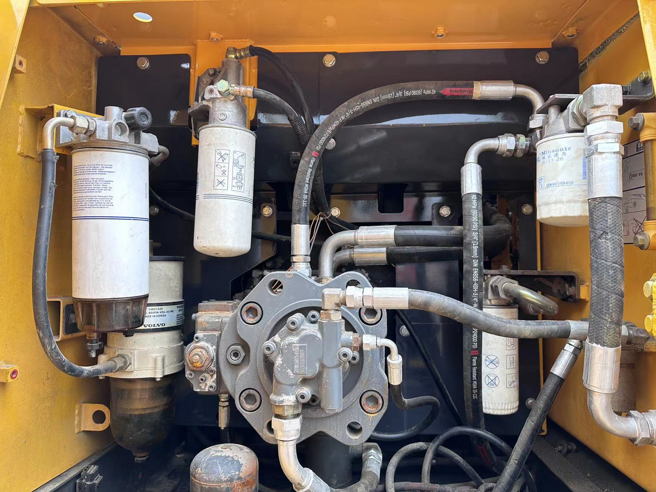 Volvo EC240D - Bandgrävare: bild 1 Volvo EC240D - Bandgrävare: bild 1