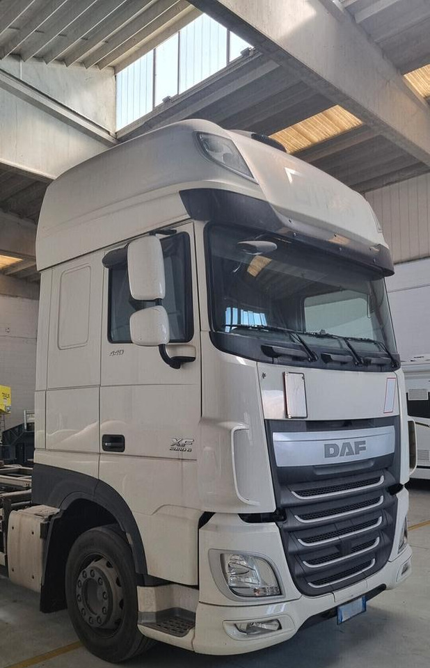 DAF XF 440 Euro 6 - Full Pneumatico - 2015 - Containerbil/ Växelflak lastbil: bild 2 DAF XF 440 Euro 6 - Full Pneumatico - 2015 - Containerbil/ Växelflak lastbil: bild 2
