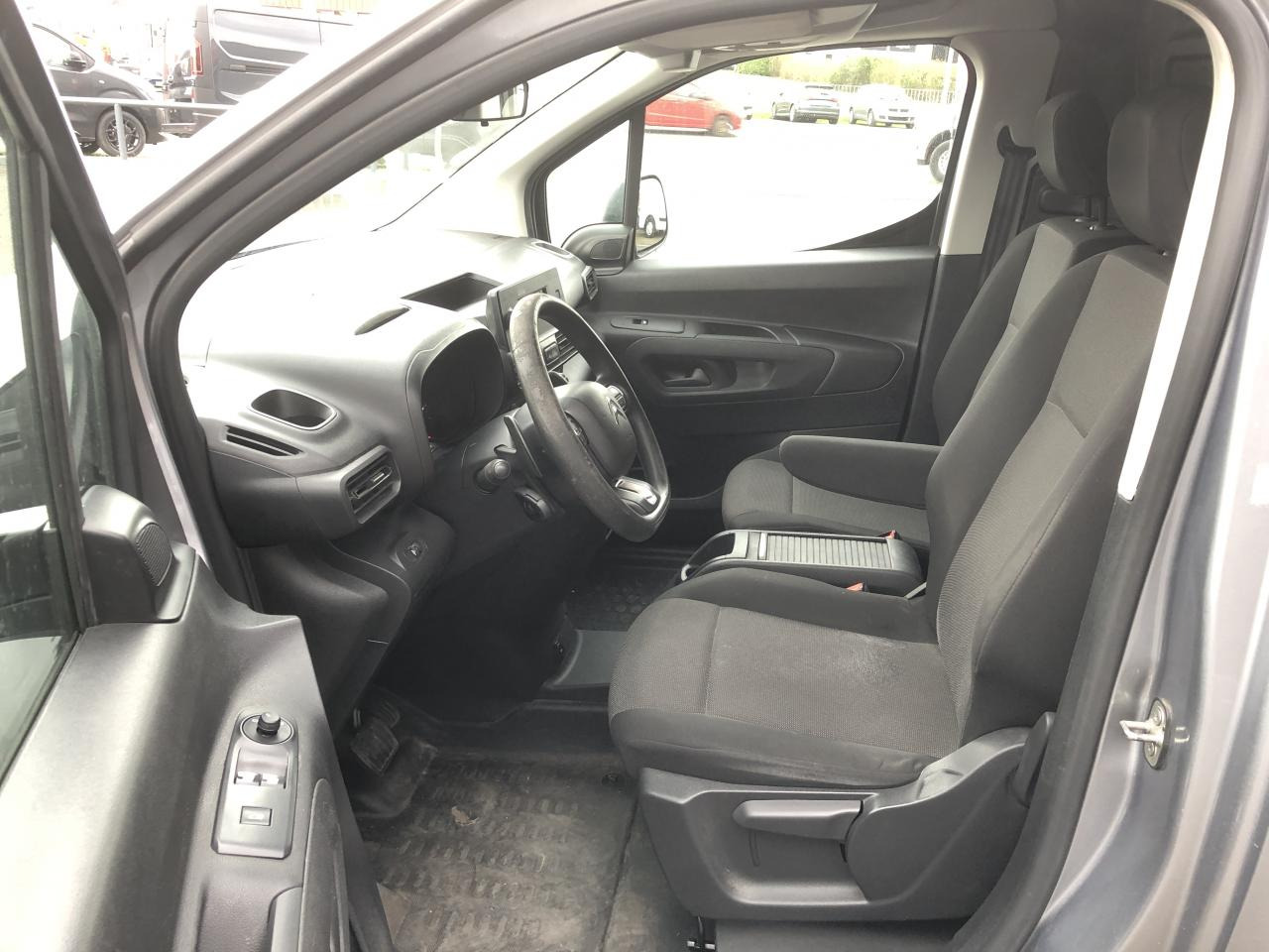 CITROEN berlingo M 1000KG BLUEHDI 130 S&S CLUB EAT8 - Skåpbil: bild 5 CITROEN berlingo M 1000KG BLUEHDI 130 S&S CLUB EAT8 - Skåpbil: bild 5