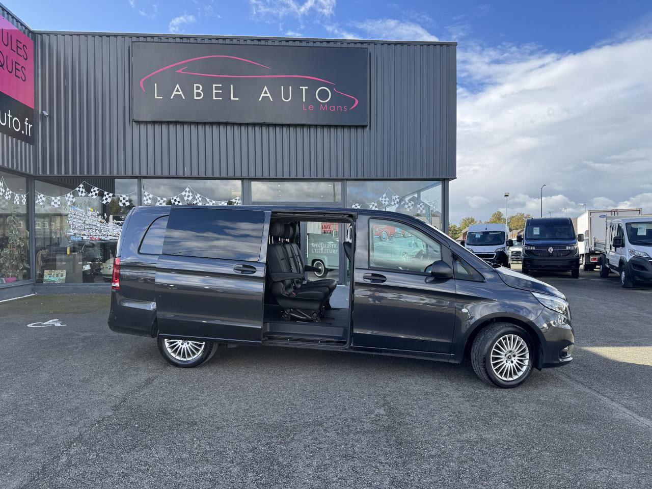 MERCEDES Vito MIXTO Extra Long 3.05t 119 CDI BlueEfficiency - BVA 9G-Tronic Propulsion MIXTO - BM 447 first - Skåpbil: bild 1 MERCEDES Vito MIXTO Extra Long 3.05t 119 CDI BlueEfficiency - BVA 9G-Tronic Propulsion MIXTO - BM 447 first - Skåpbil: bild 1