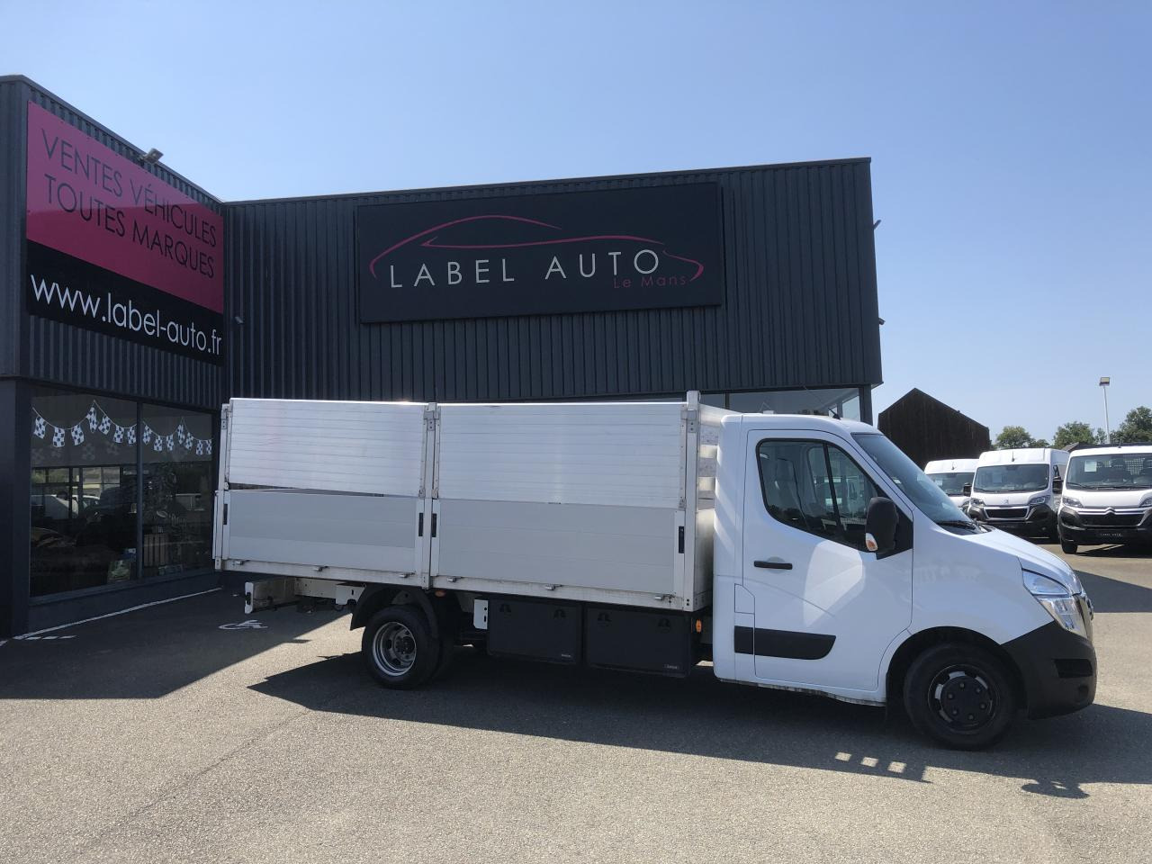NISSAN INTERSTAR 3T5 2.3 DCI 165CH PLATEAU RIDELLES 4M50 - Transportbil med flak: bild 1 NISSAN INTERSTAR 3T5 2.3 DCI 165CH PLATEAU RIDELLES 4M50 - Transportbil med flak: bild 1