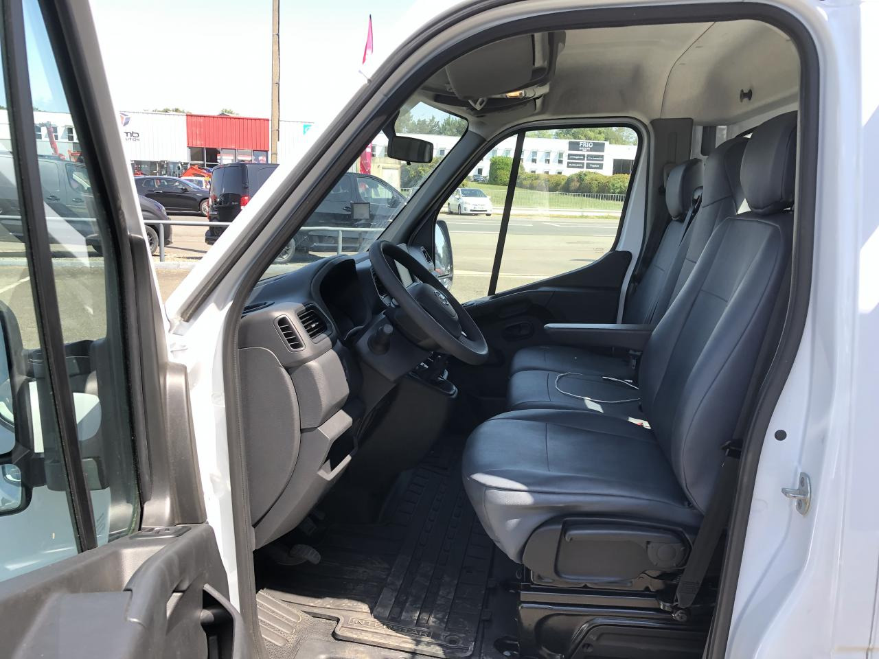 NISSAN INTERSTAR 3T5 2.3 DCI 165CH PLATEAU RIDELLES 4M50 - Transportbil med flak: bild 5 NISSAN INTERSTAR 3T5 2.3 DCI 165CH PLATEAU RIDELLES 4M50 - Transportbil med flak: bild 5