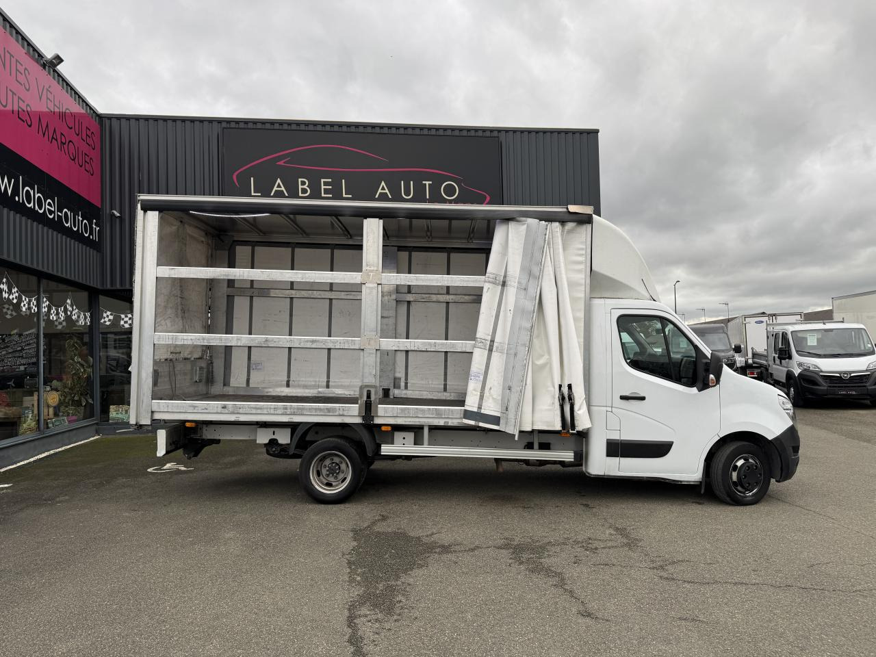 NISSAN Interstar Acenta 3.5t L4H1 2.3 dCi 165Ch CHASSIS CABINE BACHE - Transportbil med kapell: bild 1 NISSAN Interstar Acenta 3.5t L4H1 2.3 dCi 165Ch CHASSIS CABINE BACHE - Transportbil med kapell: bild 1