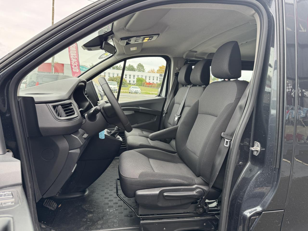 RENAULT Trafic L2 2.0 Energy dCi - 150 - S&S III COMBI Combi Zen L2H1 PHASE 3 - Övrig maskin: bild 4 RENAULT Trafic L2 2.0 Energy dCi - 150 - S&S III COMBI Combi Zen L2H1 PHASE 3 - Övrig maskin: bild 4