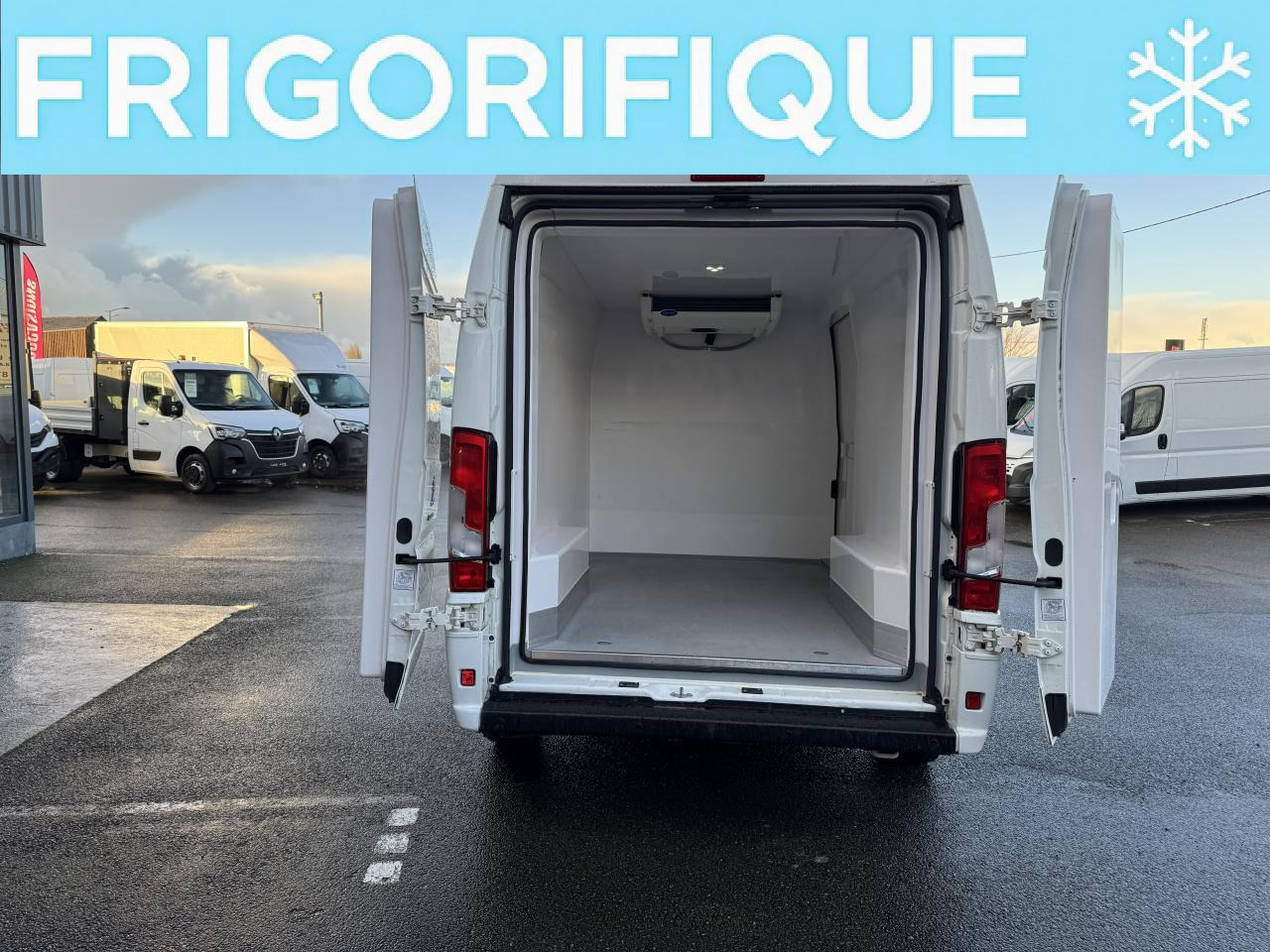 PEUGEOT Boxer 3.5t L2H2 2.2 HDi S&S - 140 III FOURGON TOLE Fourgon Tolé 335 L2H2 PHASE 3 - Skåpbil: bild 1 PEUGEOT Boxer 3.5t L2H2 2.2 HDi S&S - 140 III FOURGON TOLE Fourgon Tolé 335 L2H2 PHASE 3 - Skåpbil: bild 1