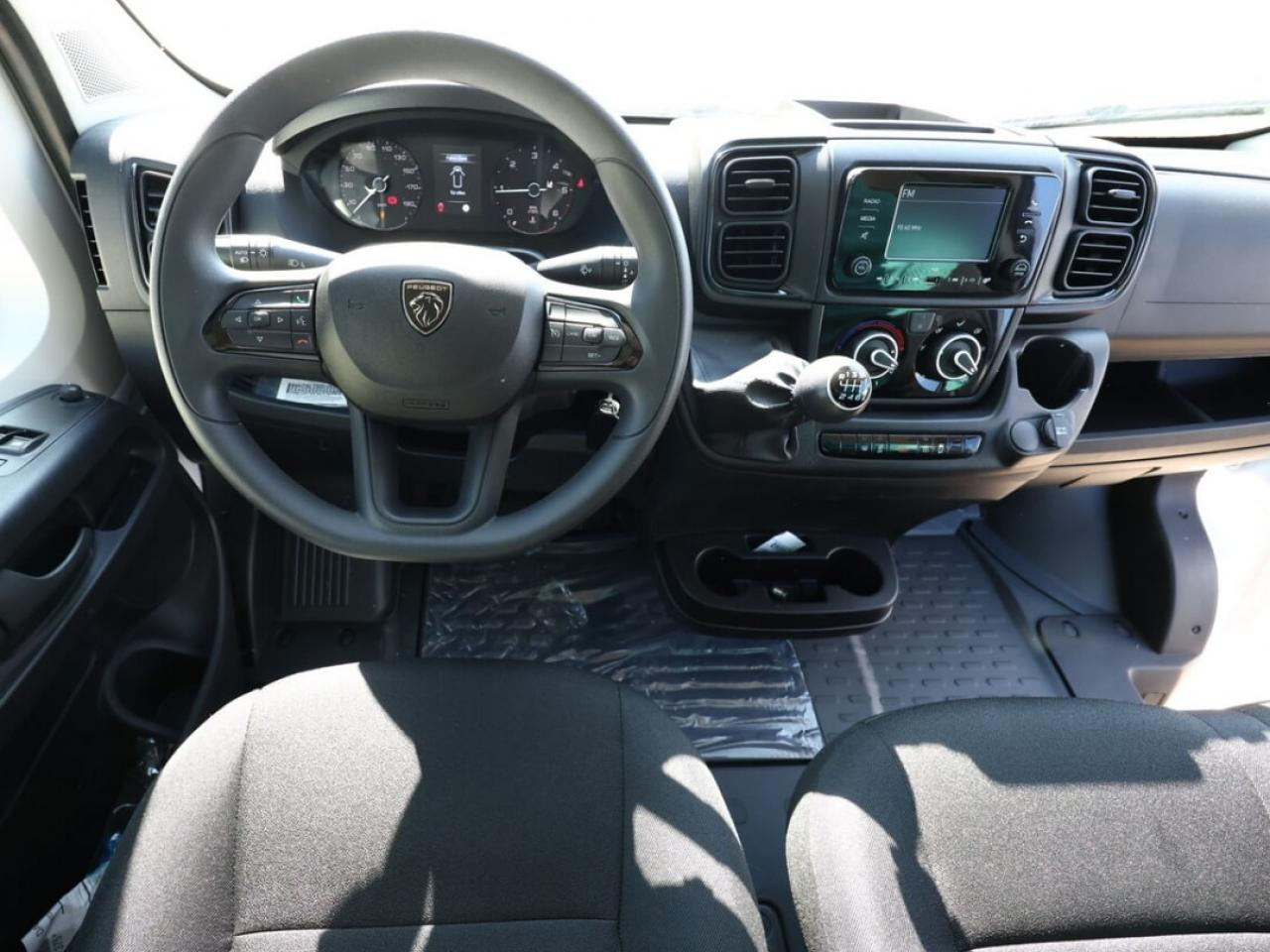 PEUGEOT Boxer 3.5t L4H2 2.2 HDi S&S Maxi - 180  III FOURGON TOLE Fourgon Tolé 435 L4H2 PHASE 3 - Skåpbil: bild 3 PEUGEOT Boxer 3.5t L4H2 2.2 HDi S&S Maxi - 180  III FOURGON TOLE Fourgon Tolé 435 L4H2 PHASE 3 - Skåpbil: bild 3