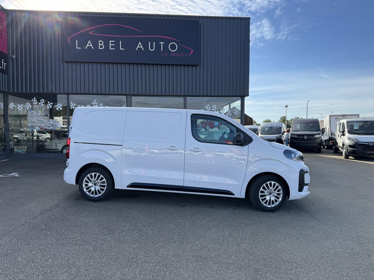 Ny Skåpbil PEUGEOT Expert M 2.0 BlueHDi - 145 S&S - BV EAT8 III FOURGON Fourgon PHASE 2: bild 9 Ny Skåpbil PEUGEOT Expert M 2.0 BlueHDi - 145 S&S - BV EAT8 III FOURGON Fourgon PHASE 2: bild 9