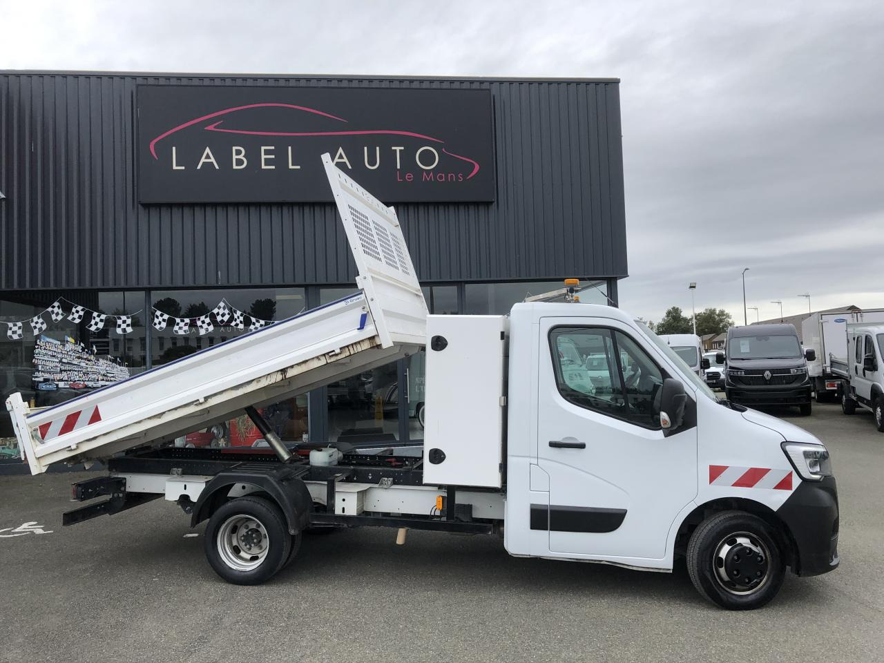 RENAULT MASTER 3T5 BENNE COFFRE RJ 2.3 DCI 145CH PROPULSION - Transportbil med tippflak: bild 1 RENAULT MASTER 3T5 BENNE COFFRE RJ 2.3 DCI 145CH PROPULSION - Transportbil med tippflak: bild 1