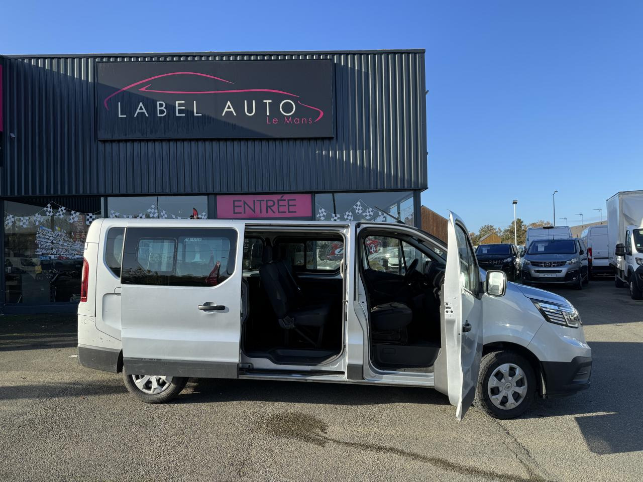 RENAULT Trafic L2 2.0 Energy dCi - 150 - S&S III COMBI Combi Zen L2H1 PHASE 3 - Persontransport: bild 1 RENAULT Trafic L2 2.0 Energy dCi - 150 - S&S III COMBI Combi Zen L2H1 PHASE 3 - Persontransport: bild 1